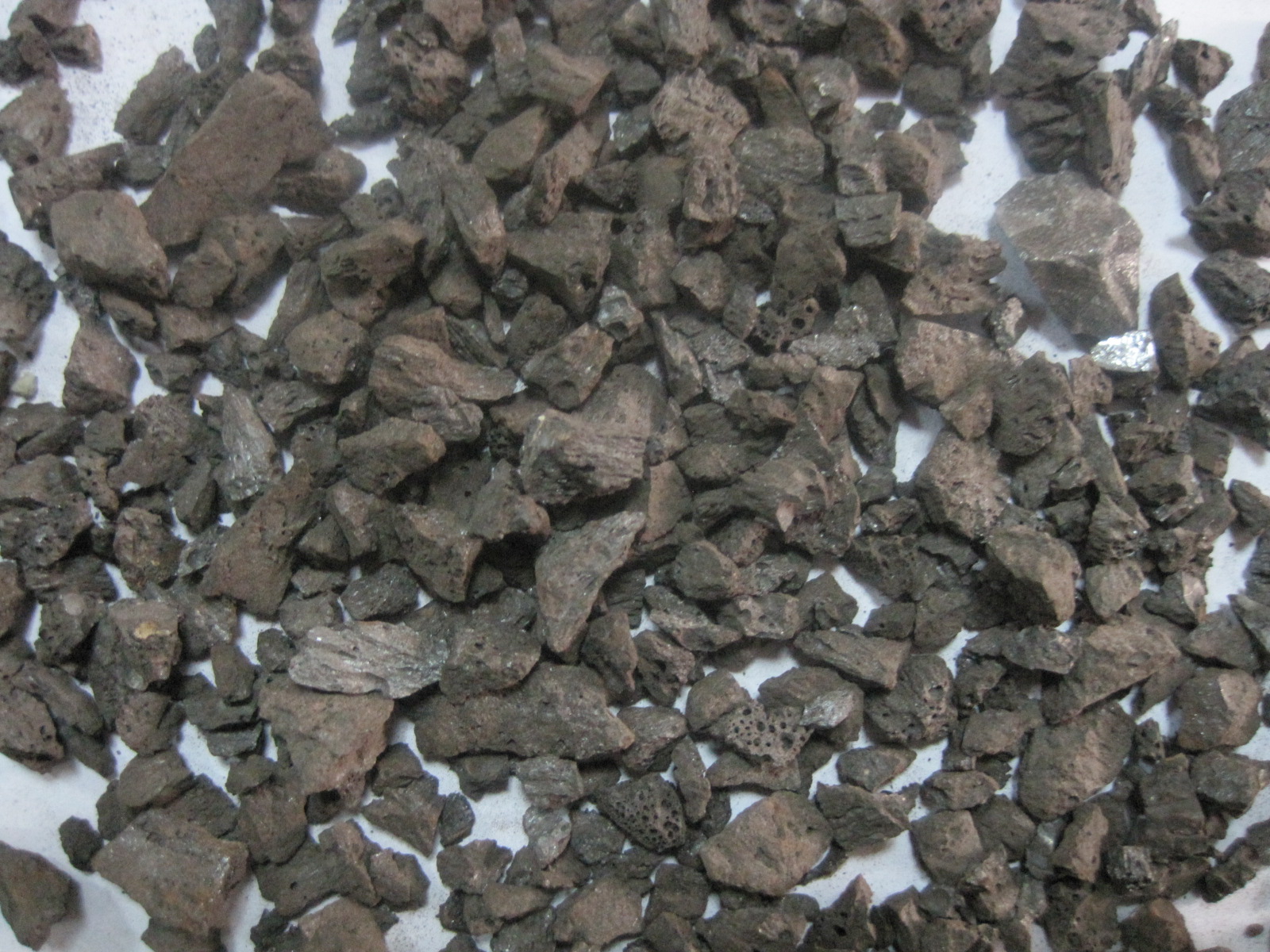 预熔铁酸钙精炼渣